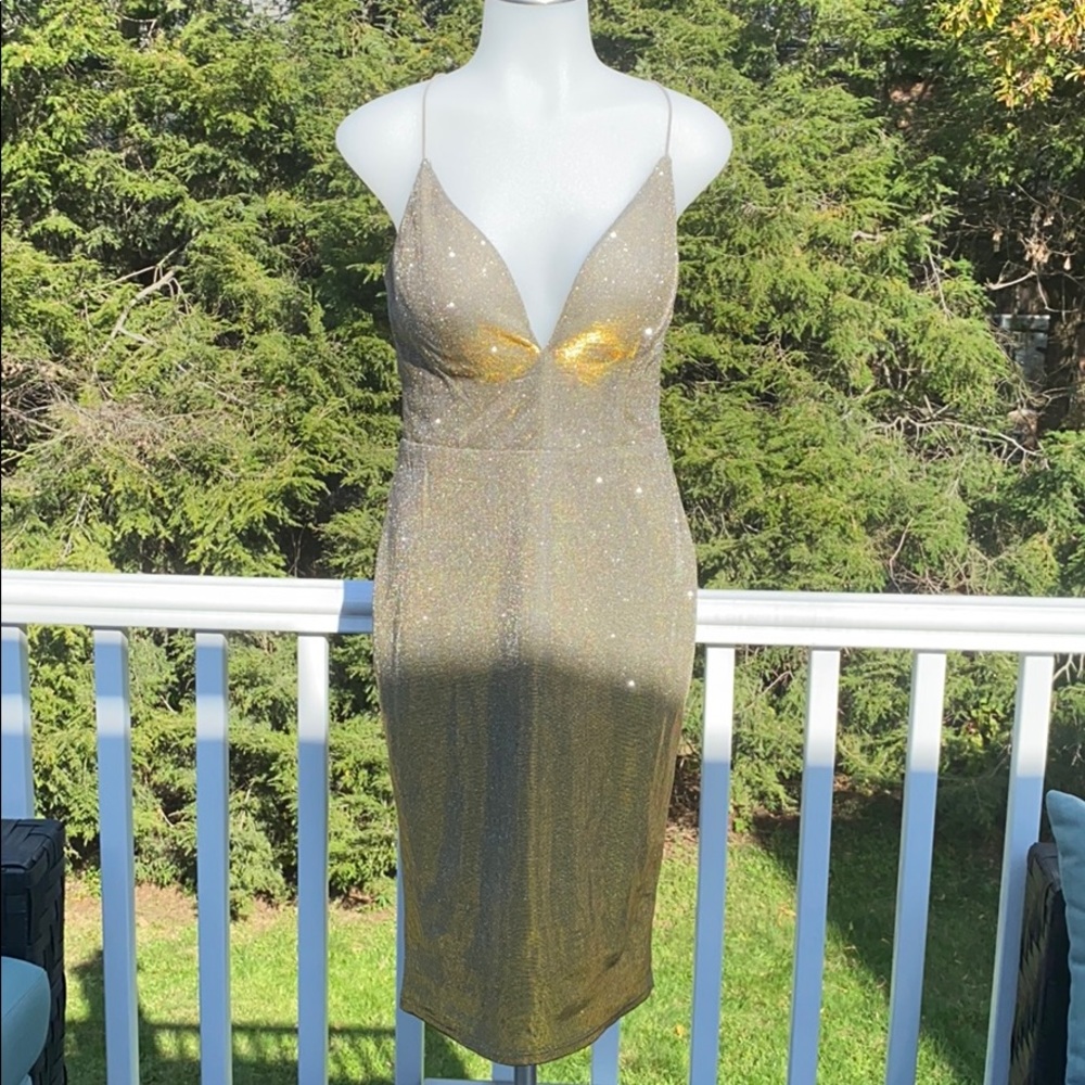 Forever 21 gold metallic form fitting dress size M